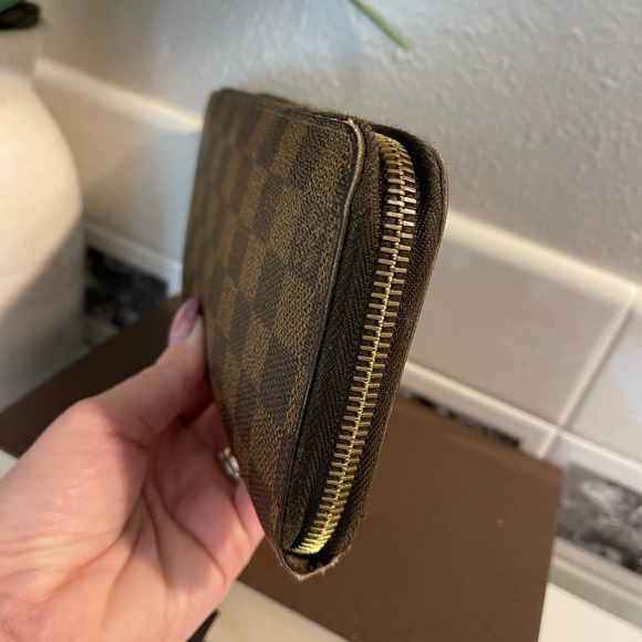 Louis Vuitton Zippy Wallet - Picture 2 of 13